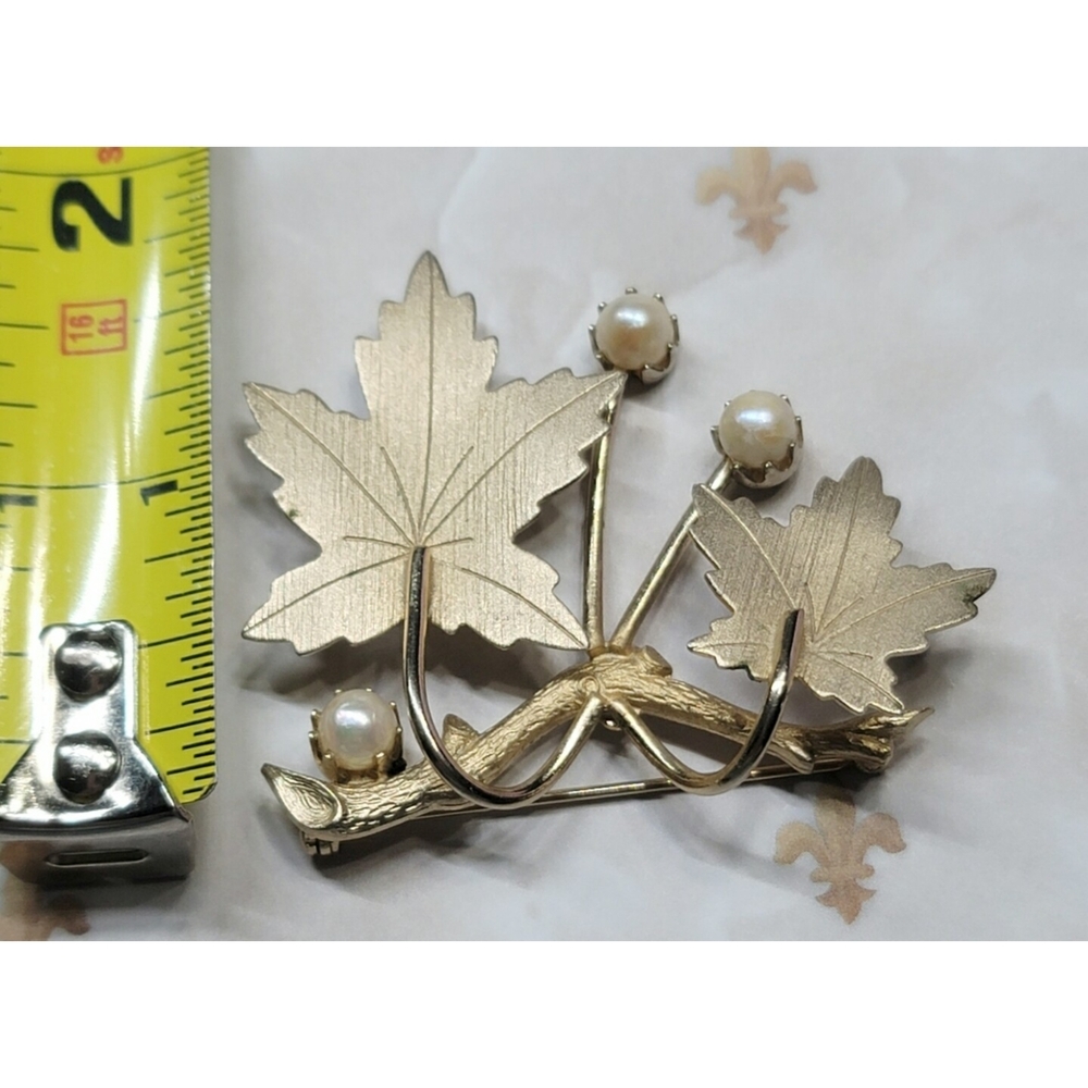 Vintage Sarah Coventry Gold Tone Faux Pearl Grapevine Brooch